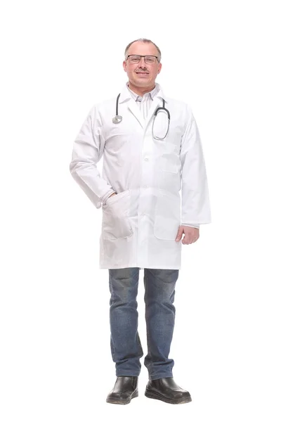 Portrét šťastný lékaře se stetoskopem, při pohledu na fotoaparát — Stock fotografie
