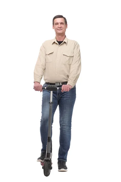 Retrato completo de un joven montado en un scooter — Foto de Stock