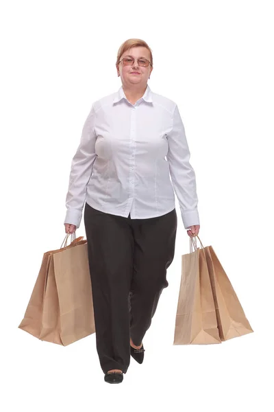 Retrato completo de una mujer caminando con bolsas de compras —  Fotos de Stock