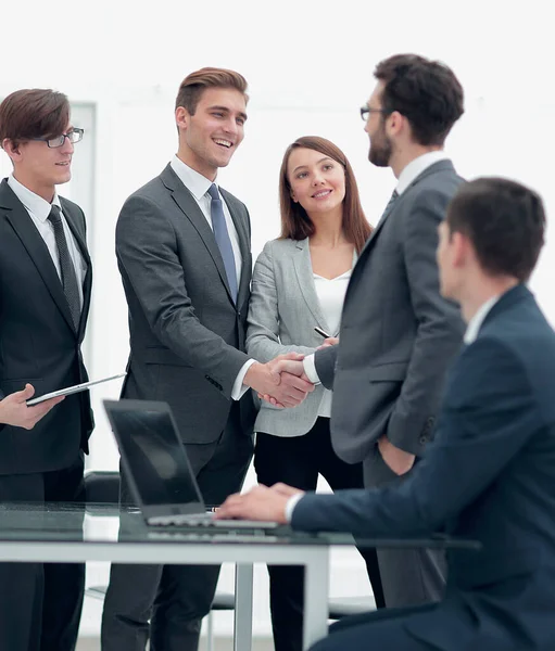 Handshake business partners after signing a contract — Stock Photo, Image