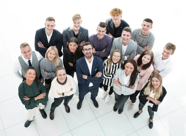 Gruppe ehrgeiziger junger Geschäftsleute steht zusammen — Stockfoto