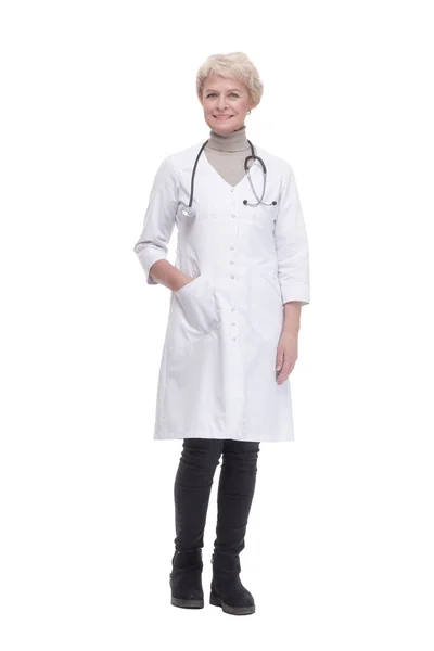 Verantwortliche Ärztin mit Stethoskop. isoliert auf einem weißen — Stockfoto