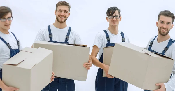 Foto trabalhadores segurando caixas quando se movendo apartamentos , — Fotografia de Stock