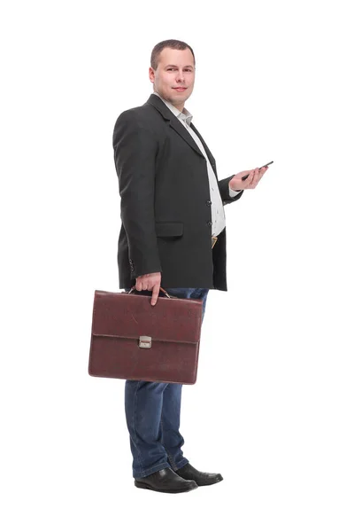Tam vücut genç işadamı bir çanta tutuyor ve cep telefonu kullanıyor. — Stok fotoğraf