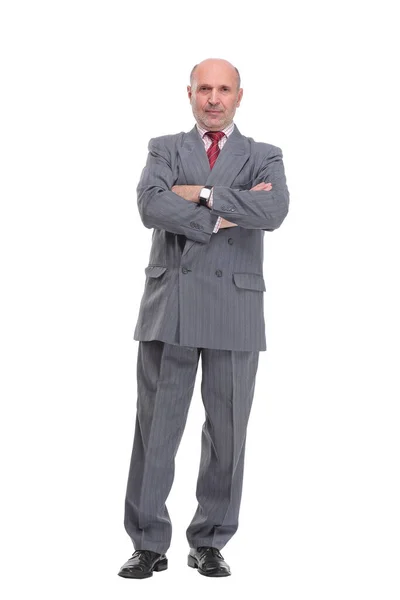 Comprimento total de maduro elegante homem de negócios de pé com os braços dobrados — Fotografia de Stock