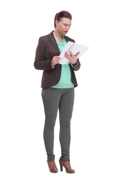 Feliz joven empresaria alegre sosteniendo documentos de pie — Foto de Stock