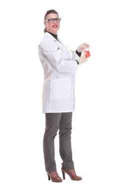 Kadın doktor, siyah saçlı doktor ya da elinde kırmızı sıvıyla deney tüpü tutan bilim adamı.