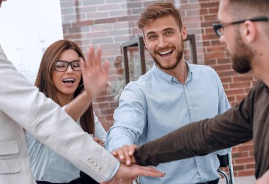 iş takım önemli bir kararı verir