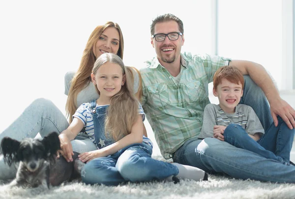 Stäng up.portrait av en lycklig familj — Stockfoto