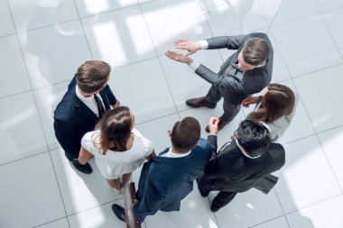 Üst Manzara. Bir grup iş adamı sorunları tartışıyor. metin alanı olan fotoğraf