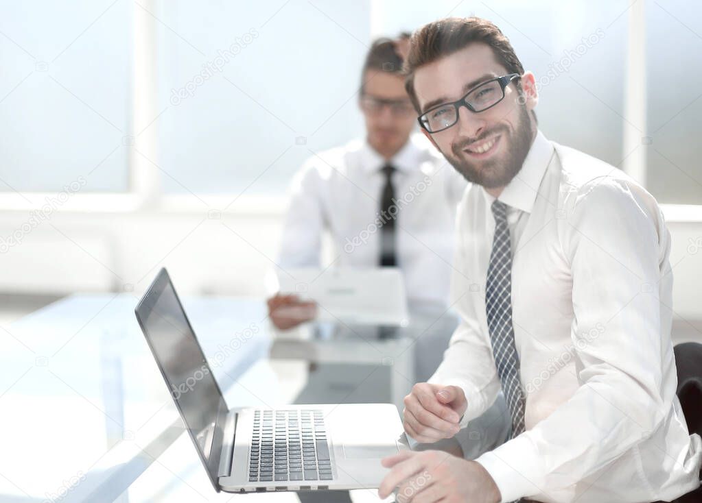 successful employee sitting at the office Desk.business concept