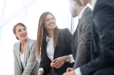 yan view.a grup iş adamları kopya alanı ile yeni opportunities.photo tartışıyor