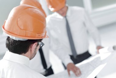 yakın çekim. bir grup yeni bir tasarım projesi .işler arka plan tartışmaya mimarlar
