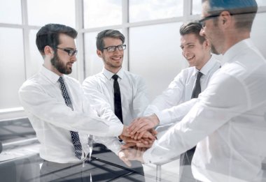 Birliklerini göstererek başarılı bir iş yaptılar. Takım çalışması kavramı.