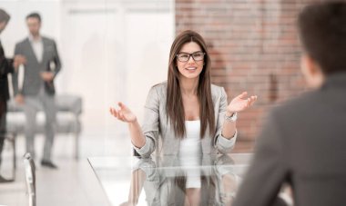 Contract.business kavramı şartları müşteri ile tartışırken Yöneticisi