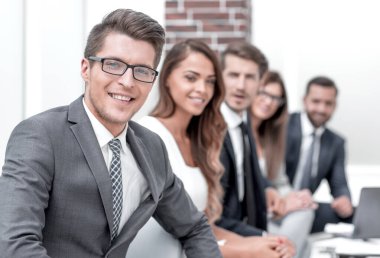 İşyerinde iş adamı ve iş takım. iş adamları