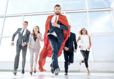 İş adamları ve liderleri kararlı bir şekilde ileriye doğru adım atıyorlar.