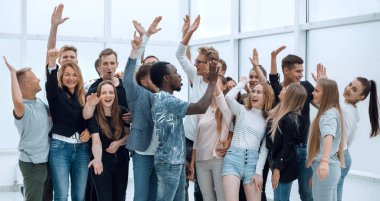 Mutlu insanların oluşturduğu takım başarılarını gösteriyor. kopyalama alanı olan fotoğraf