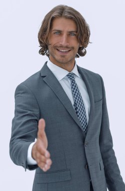 Gülümseyen işadamı elini uzatıyor, bir anlaşma yapmak için, ortaklık için ya da tebrik etmek için.