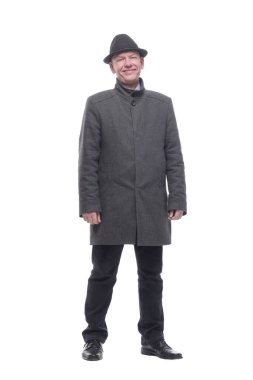 Şapkalı ve sonbahar montlu duygusal adam. beyaz arkaplanda izole edilmiş.