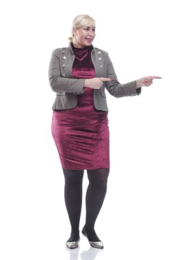 Tam gelişim. Genç bir kadın doğru yönü işaret ediyor. bir beyaz üzerinde izole