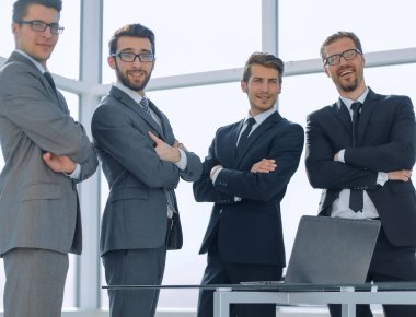 ofiste duran iş insanlar grubudur. profesyonellik kavramı