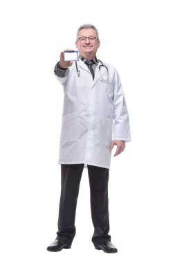 Dost canlısı tıbbi doktor. Beyaz arka planda izole edilmiş tıbbi kimlik kartı var.