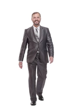 Tam gelişim. Kendine güvenen bir iş adamı öne çıkıyor. beyaz arkaplanda izole edilmiş.