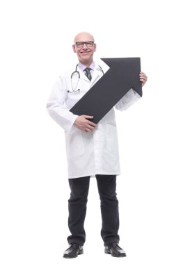 Sırıtan bir doktor ve yönü gösteren bir ok. beyaz arkaplanda izole edilmiş