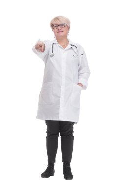 Tam gelişim. Beyaz önlüklü yetenekli bir doktor. beyaz arkaplanda izole edilmiş.