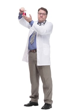 Tam gelişim. Laboratuvar matarası olan pratisyen. Beyaz arka planda izole edilmiş..