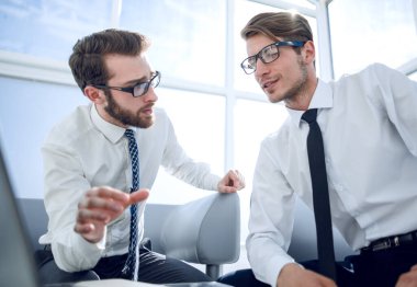 Yeni ideas.business kavramı tartışmaya çalışanlar