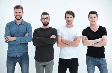 modern genç erkekler .isolated beyaz bir grup portresi