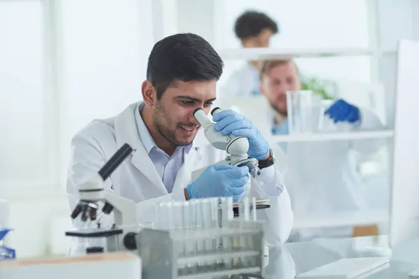 Focused Male Scientist Working Laboratory — Stock Photo, Image