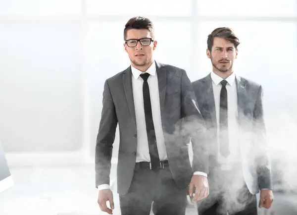 Young Businessmen Evacuated Office Fire — Stock Photo, Image