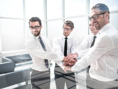 Birliklerini göstererek başarılı bir iş yaptılar. Takım çalışması kavramı.