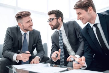 Yeni contract.business kavramı şartları tartışırken iş ortakları