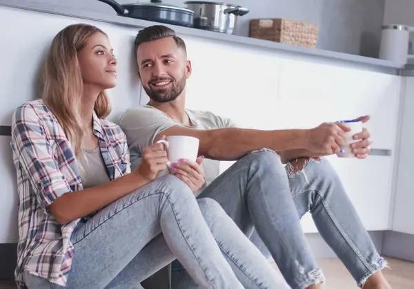 Close Young Couple Drinking Coffee Sitting Kitchen Floor — Stock Photo, Image