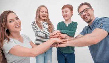 Mutlu aile birliğini gösteriyor. Aile takım konsepti.