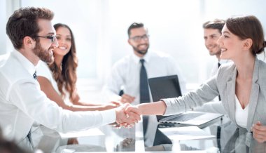işadamı ve ortaklık meeting.concept el sallayarak işkadını