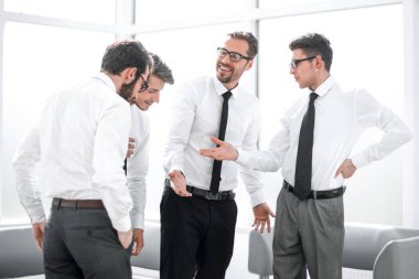 iş arkadaşları contract.business kavram koşulları tartışıyor