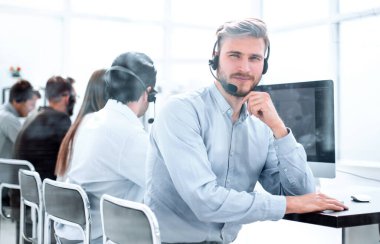 işleç çağrı merkezi bir parlak office .photo kopya alanı ile işyerinde içinde