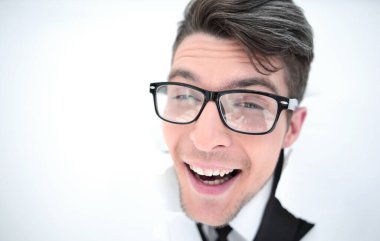 kendine güvenen işadamı aracılığıyla bir beyaz kağıt wall.photo kopya alanı ile kırma