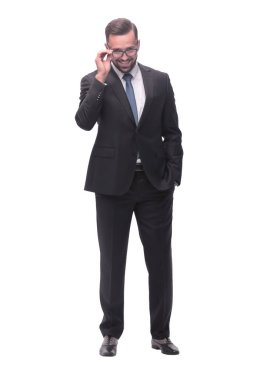 Tam boy. Takım elbiseli başarılı bir genç. beyaz arkaplanda izole