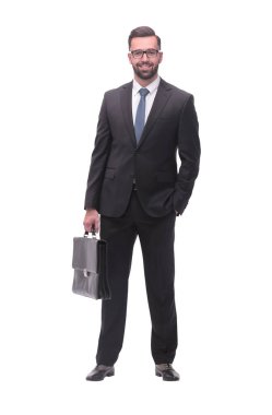 Tam boy. Deri çantalı kendine güvenen bir iş adamı. beyaz üzerine izole