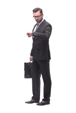 Tam boy. İdari işadamı kol saatine bakıyor. beyaz arkaplanda izole