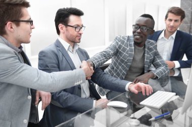 el sıkışma uluslararası iş ortakları işbirliği Desk.the kavramı