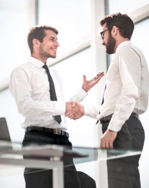 İş arkadaşlarınla iyi iş çıkardın.