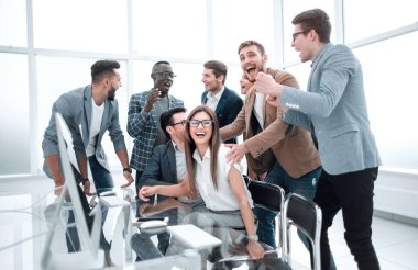 iş takım başarı workplace.concept içinde eğleniyor