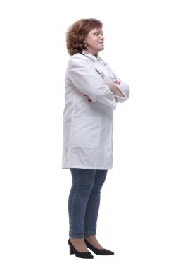 Yan görünüş. Beyaz perdeye bakan kendine güvenen bir kadın doktor. beyaz arkaplanda izole edilmiş